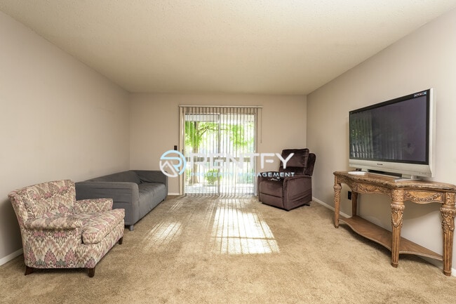 Building Photo - 2260 Sunderland Rd