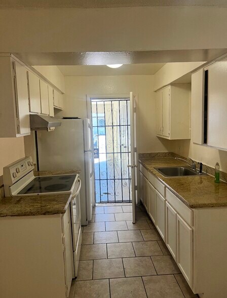 Building Photo - 1218 Casita Dr