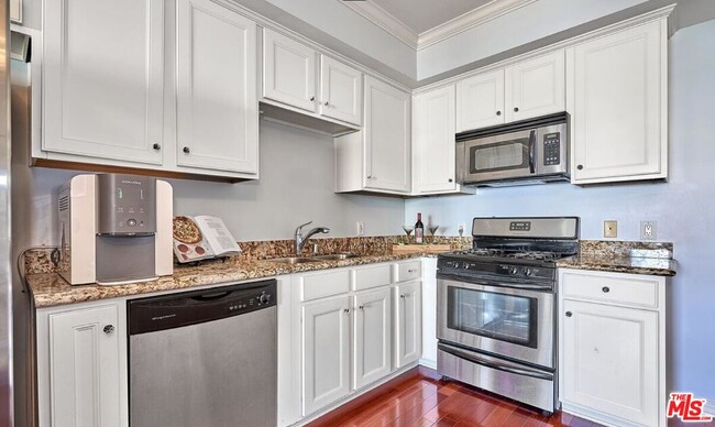 Building Photo - 1025 Dewey Ave