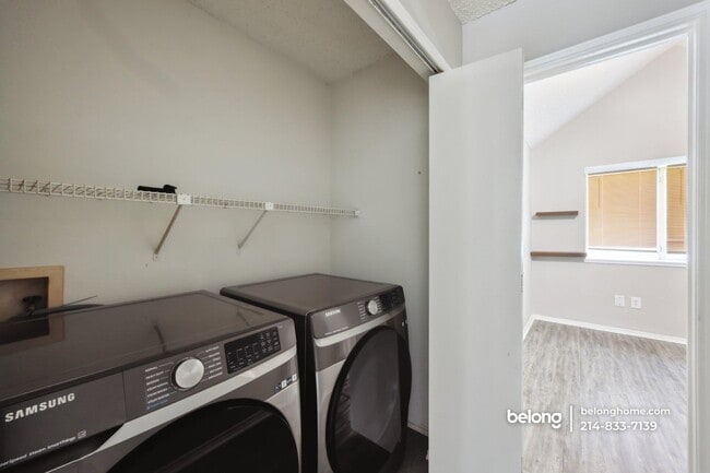 Building Photo - 6920 Driffield Cir