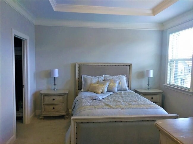 Building Photo - 4475 Donahue Ave