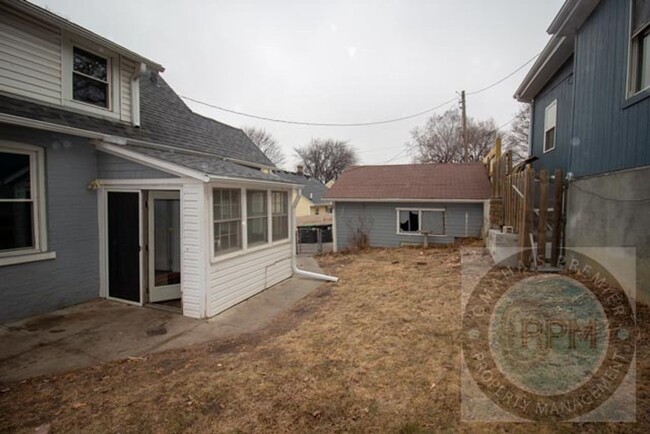 Building Photo - Cute 2 Bedroom House In South Omaha