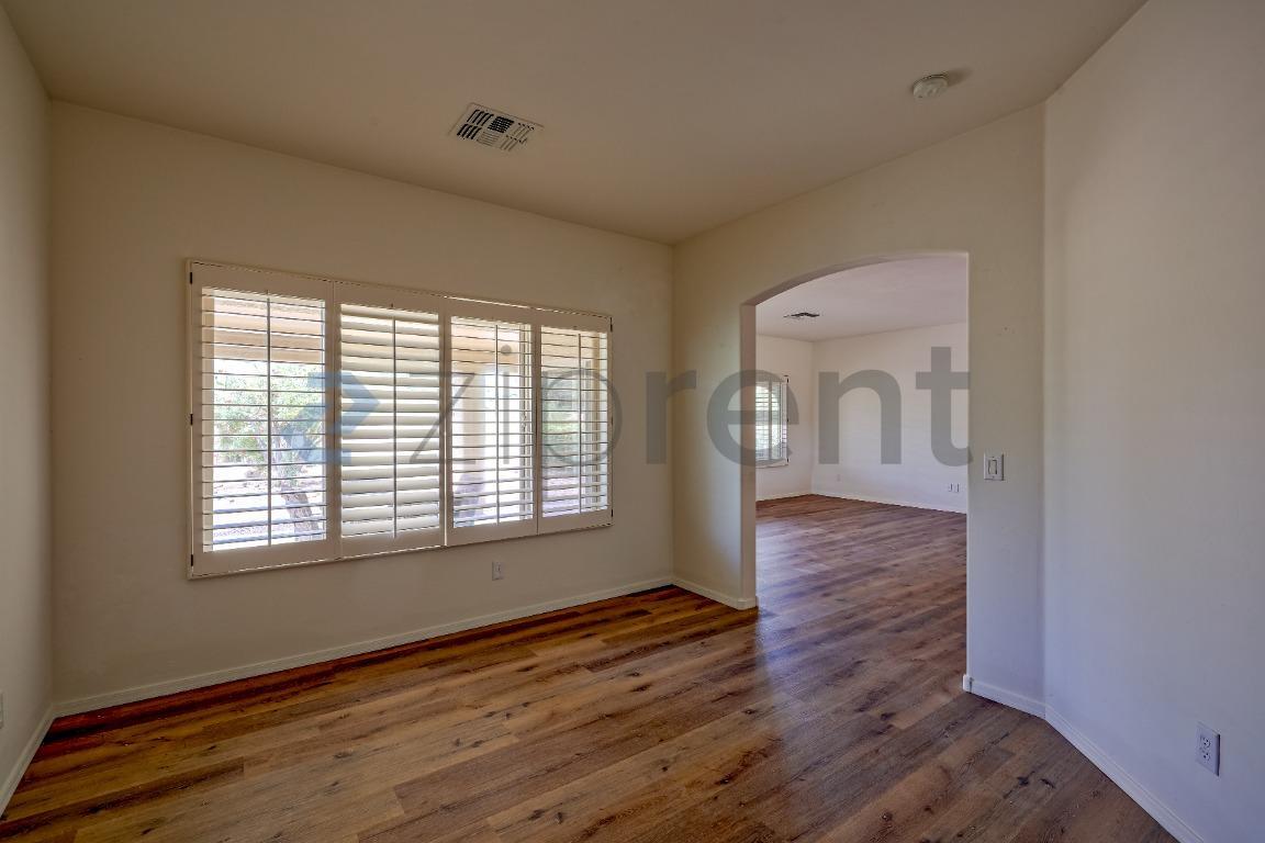Building Photo - Unit