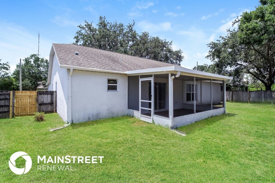 Building Photo - 2111 Buescher Hill St