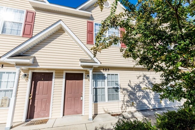 Primary Photo - MOVE IN READY!!