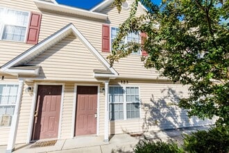 Building Photo - MOVE IN READY!!