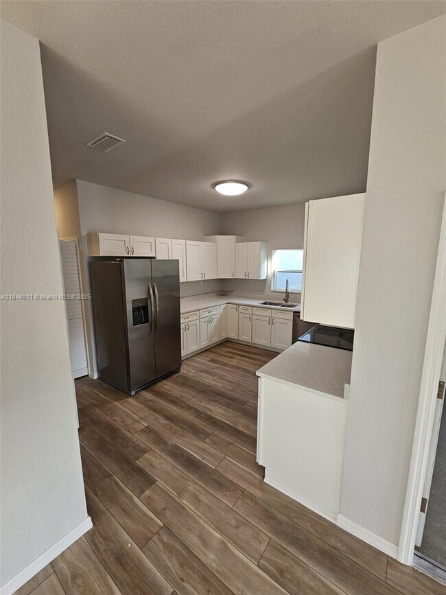 Building Photo - 1431 Las Villas Blvd