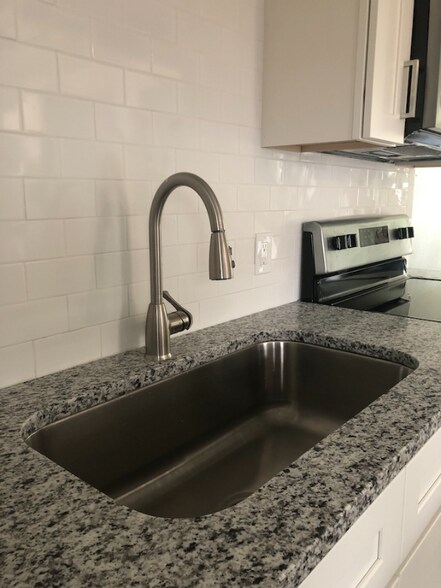 Building Photo - 1445 12th Ave S