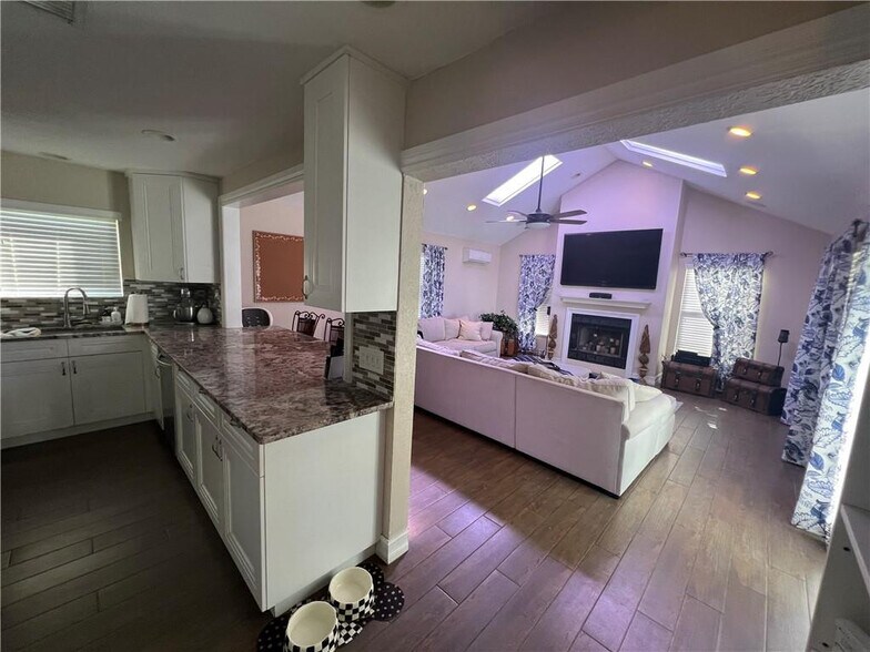 Building Photo - 5068 Beechwood Rd