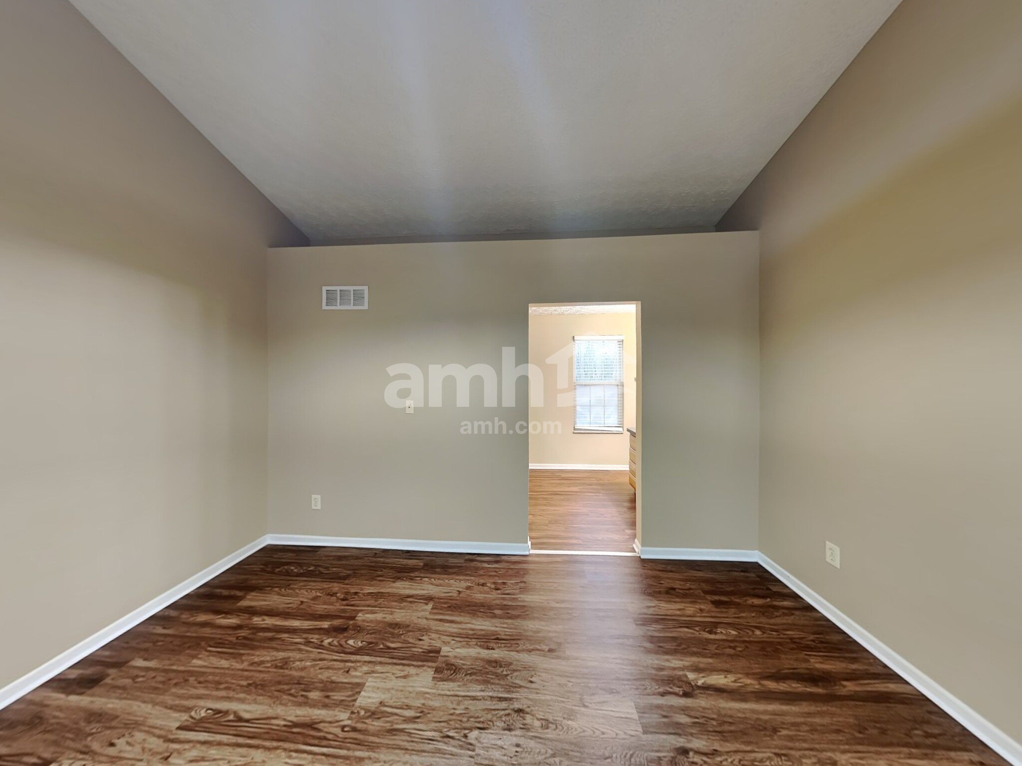 Building Photo - 4460 Landmark Rd