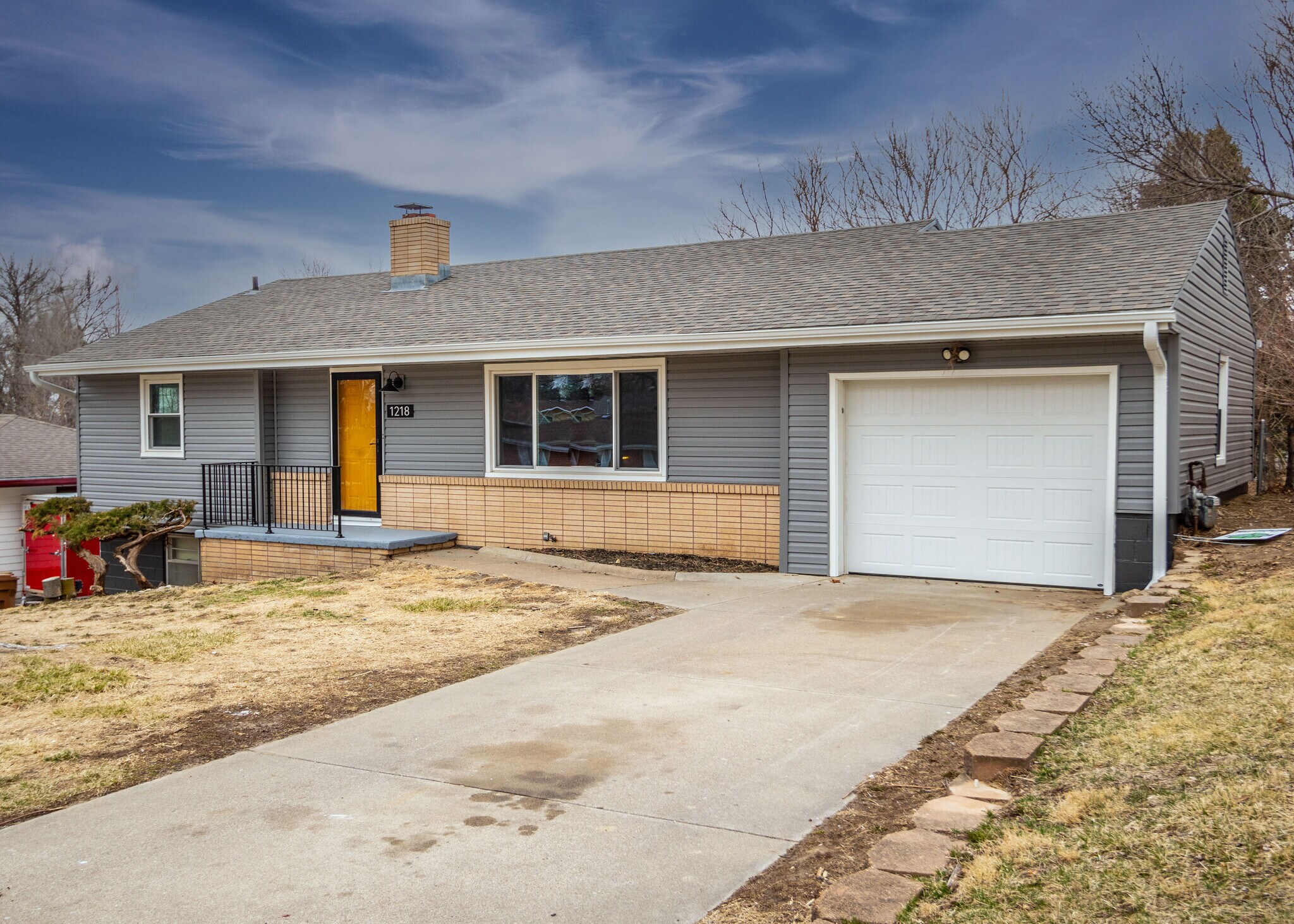 Building Photo - 1218 Sunset Dr