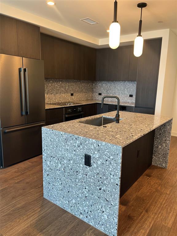 Building Photo - 84 East Ave