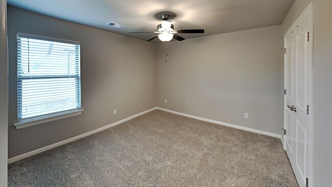 Building Photo - Very nice 3 Bedroom, 2 Bathroom 2 Car garage with Storm Shelter in East Edmond
