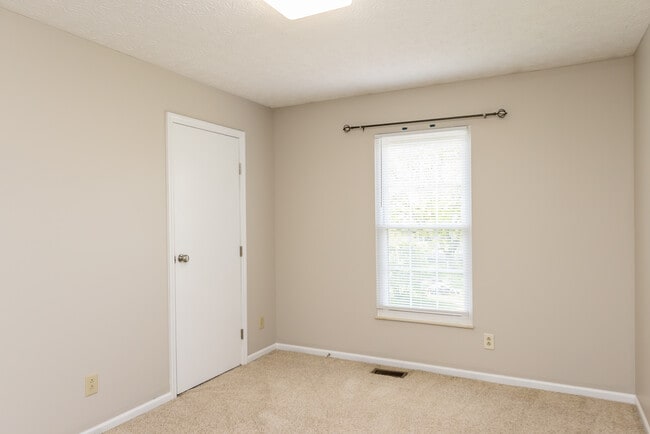 Building Photo - 6085 Tara Hill Dr