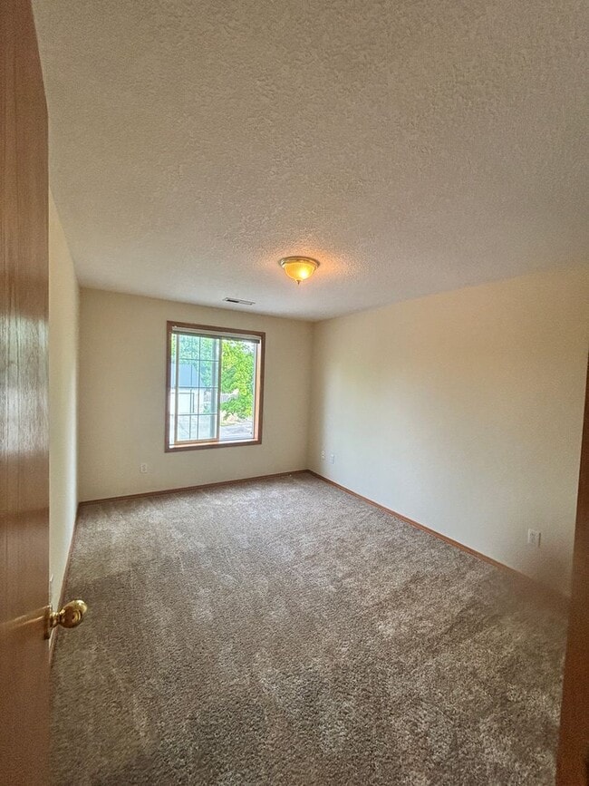 Building Photo - 6984 SE Langwood St