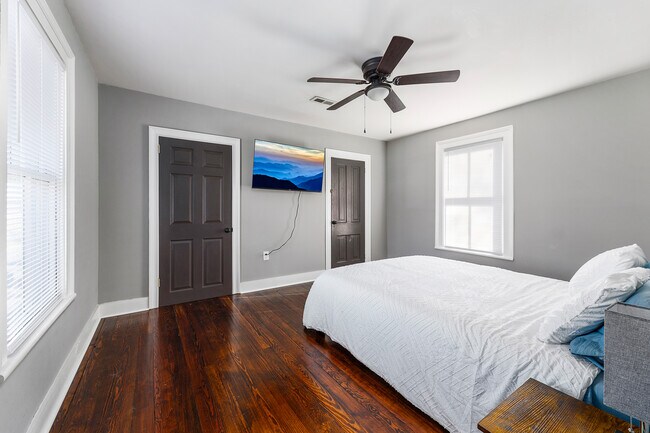 Building Photo - 546 Marshall Ave SW