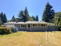 Building Photo - Renovated Poulsbo Home with A/C, & Covered Outdoor Living
