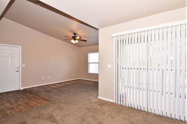 Building Photo - Great 2 Bedroom Condo At Coronado Palms