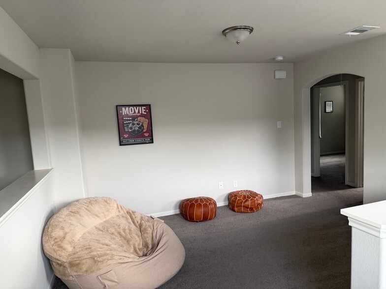 Building Photo - 27094 Grey Fox Run