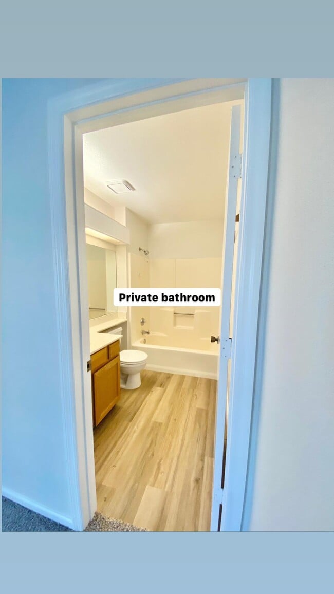 Building Photo - 633 W Southern Ave