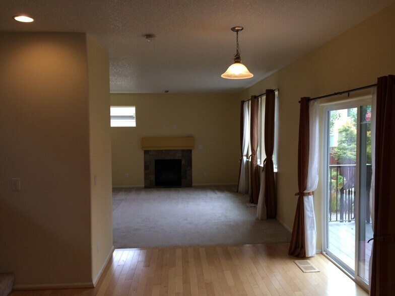 Building Photo - 9946 SW Taylor St