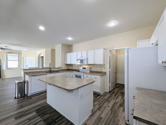 Building Photo - 16635 N 169th Ave