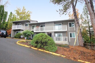 Building Photo - 5704 SW Beaverton Hillsdale Hwy