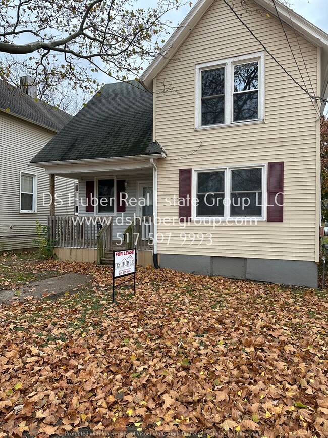 Building Photo - 3 Bedroom Home With New Vinyl Plank Flooring