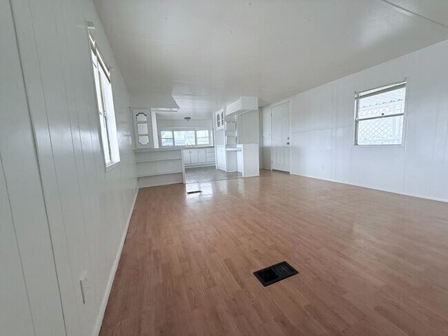 Building Photo - 3601 E Wyoming Ave