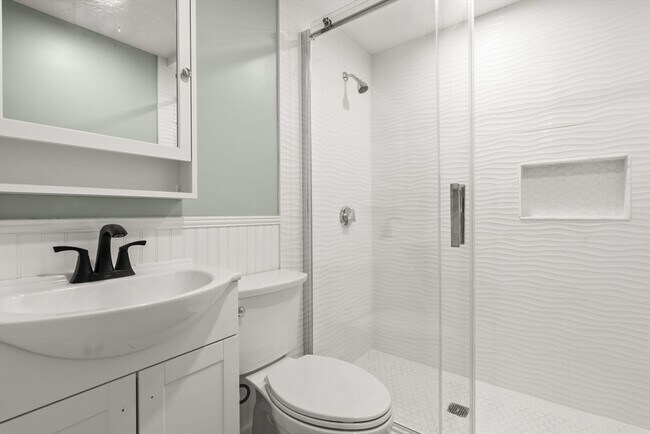 Building Photo - 8 1/2 Intervale St