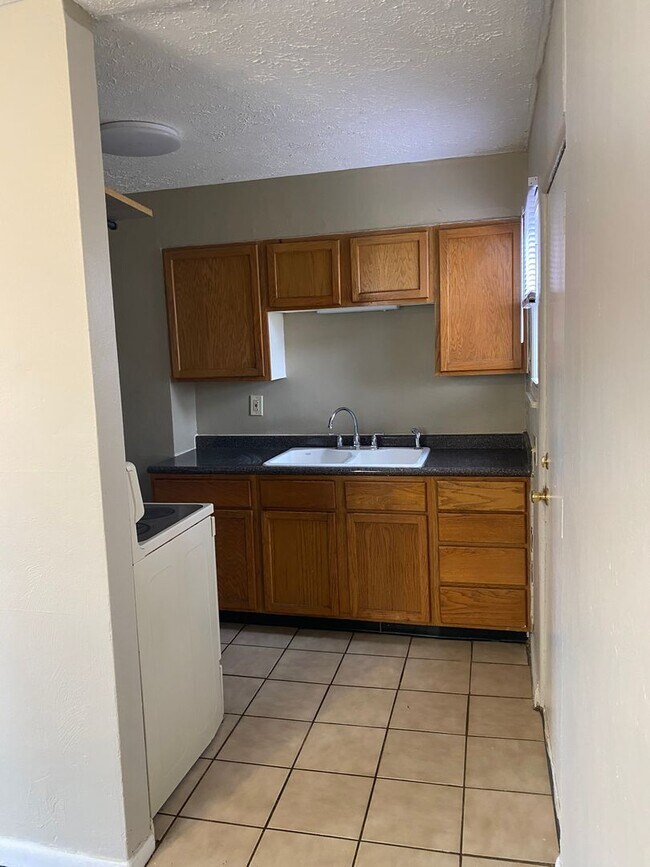 Building Photo - 4046-4048 Halsey Place