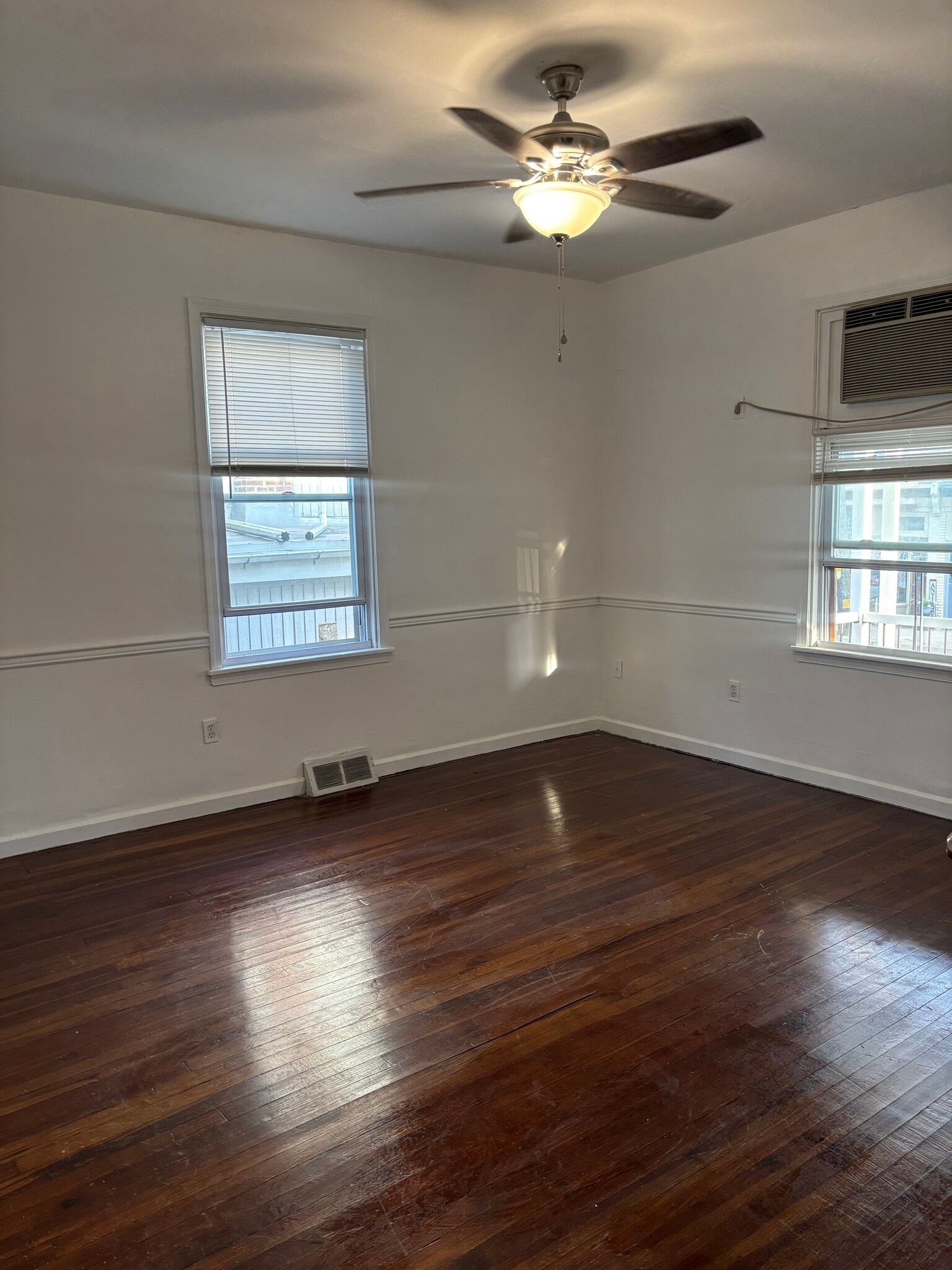 Building Photo - 17 E Glenside Ave