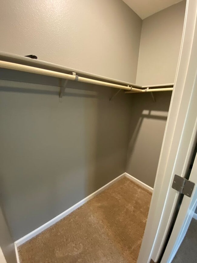 Building Photo - Beautiful home in desirable neighborhood for rent in Visalia CA