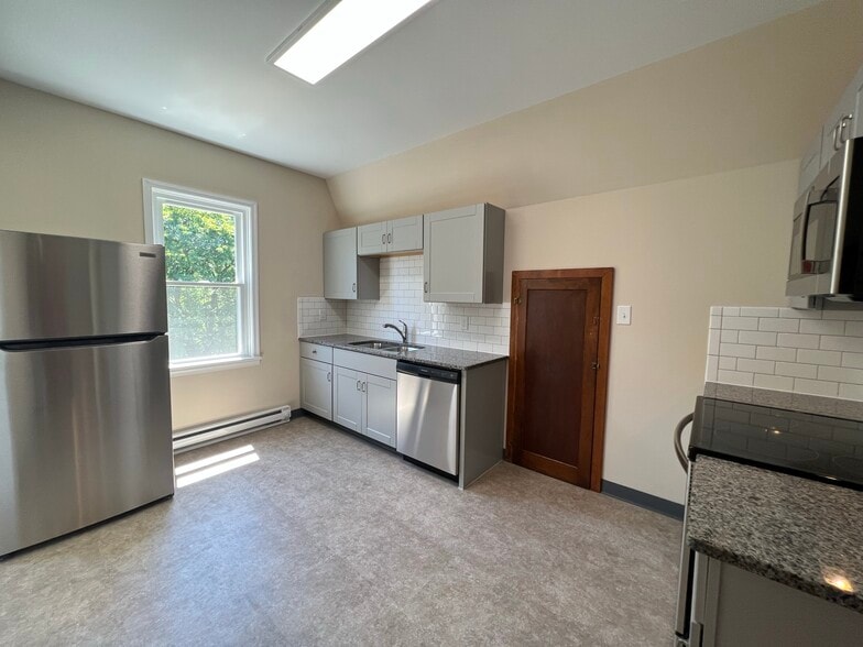 Kitchen - 3007 S Main St