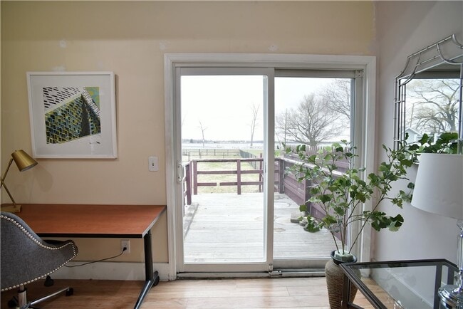 Building Photo - 2331 Edgemere Dr