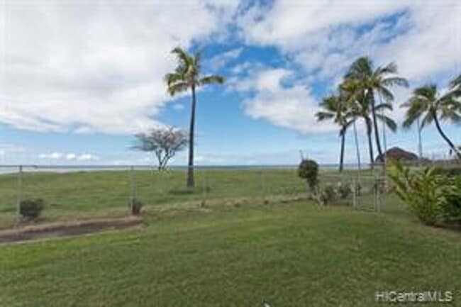 Building Photo - Makaha Surfside