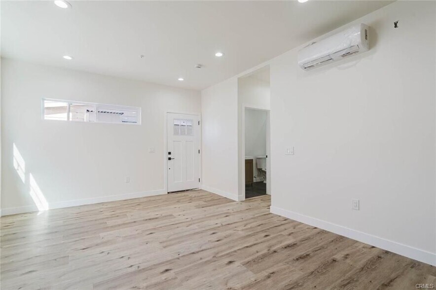 Building Photo - 5732 Willowcrest Ave