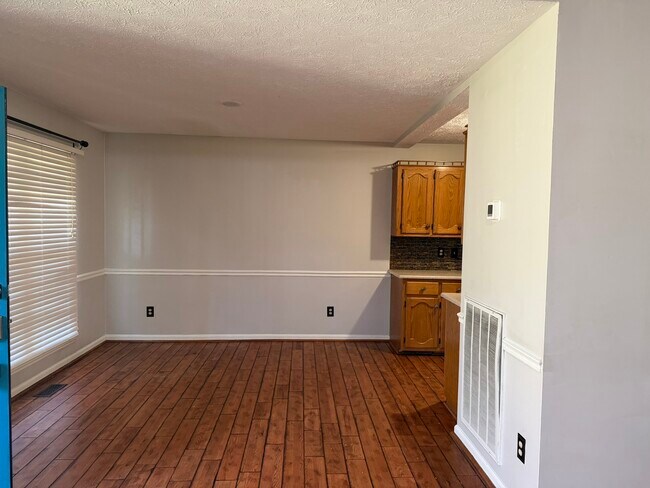 Building Photo - 149 Luna Ln