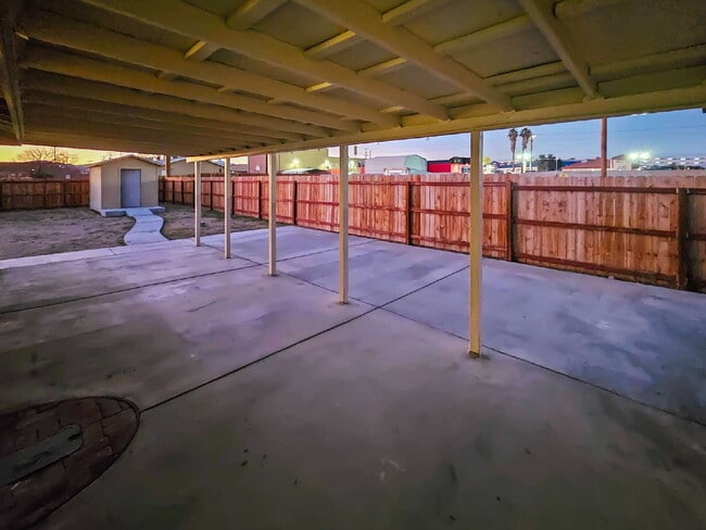 Building Photo - 117 S Silver Ridge St