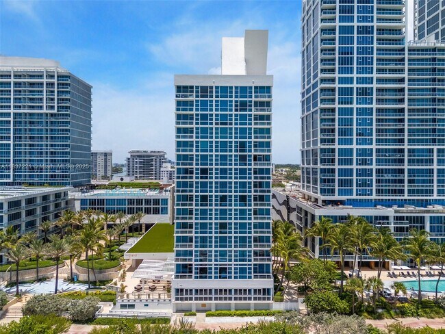 Building Photo - 6801 Collins Ave