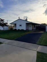 Building Photo - 9 Daffodil Ln