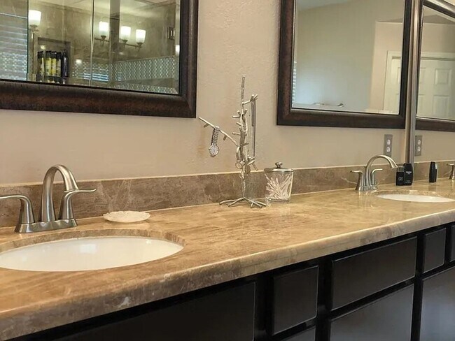 Building Photo - Stunning 4BR House in Cave Creek