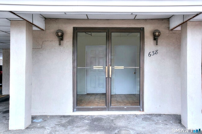 Building Photo - 638 Cove Rd