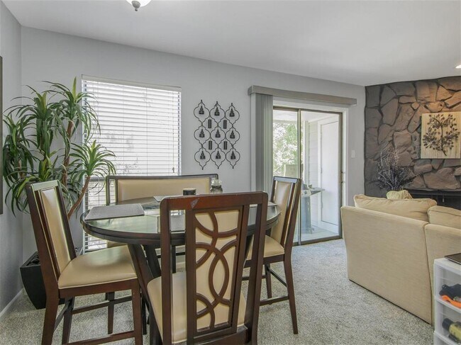 Building Photo - 19 Hideaway Dr