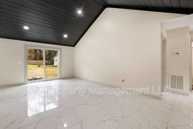 Building Photo - 106 Laurel Oaks