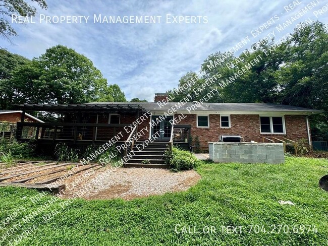 Building Photo - Charming 3BR/2BA Home in Charlotte!