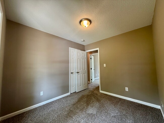 Building Photo - 903 Delham Rd