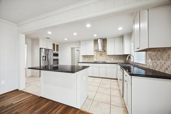 Building Photo - 2506 Avalon Pl