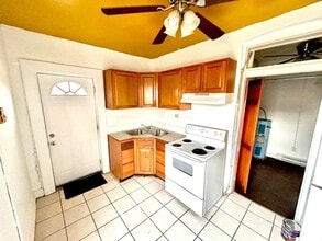 Building Photo - 619 N 1st St