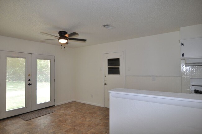 Building Photo - 6304 Dream Ln